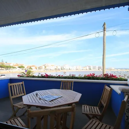 Casa Do Cais De Sao Martinho Do Porto Holiday home *